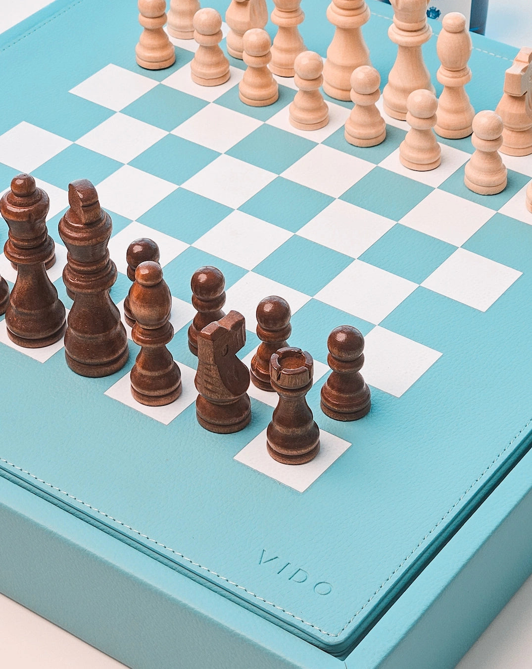 Jeu d'échecs de Luxe dessiné par VIDO - Cuir végane turquoise