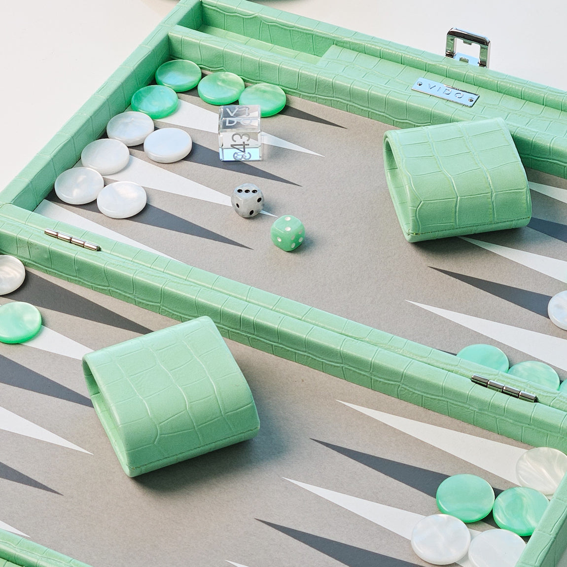 Mint Crocodile Backgammon – Mittel