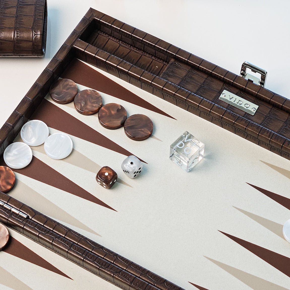 Backgammon Crocodile Marron Patiné - Medium