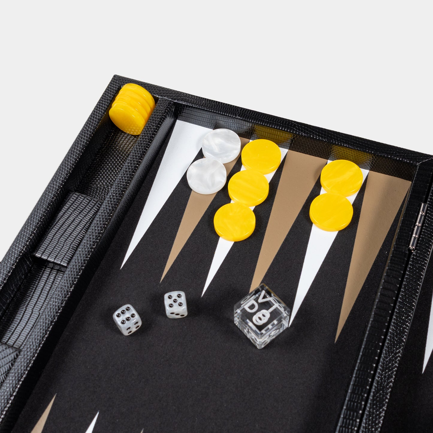 Jet Black Lizard Backgammon – Mittel